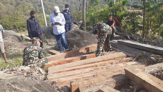 कैलालीमा लकडाउनको मौका छोपी काठ तस्करी, एक जना पक्राउ