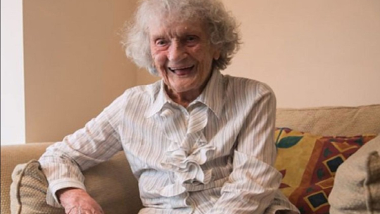 एक सय वर्षीया यी वृद्धा मनाउँदैछिन् २५ औँ जन्मदिन