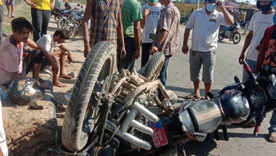 धनगढीमा मोटरसाईकल एकआपसमा ठोक्किदा ४ जना घाईते