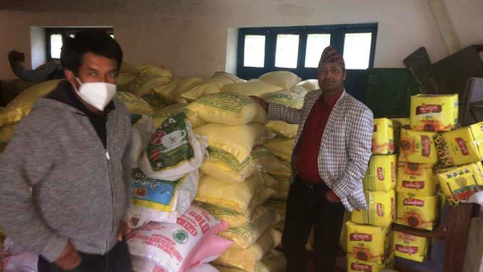 पूर्व प्रधानमन्त्री देउवाले पठाए गृहजिल्लाका स्थानीय तहलाई राहत
