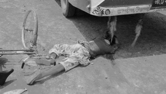 Cyclist killed in an accident, locals demand justice