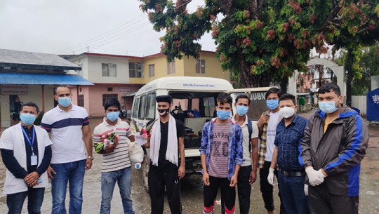 कोरोना जितेका पाँच जना टीकापुर अस्पतालबाट डिस्जार्च