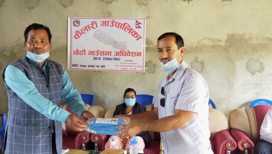 समाजसेवी चन्दद्धारा कैलारी गाउँपालिकालाई मास्क सहयोग