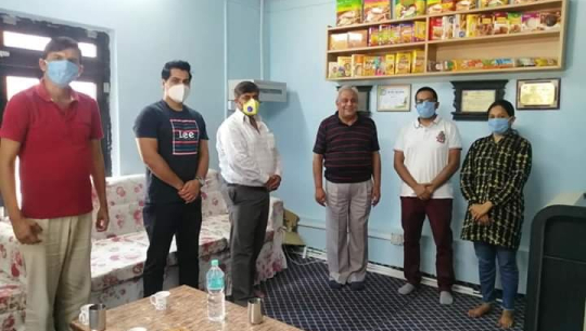 पिसीआर मेसिनका लागि उद्योगपति राजकुमार अग्रवालद्धारा साढे तीन लाख सहयोग