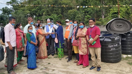 डडेल्धुराका क्वारेन्टिन र आइसोलेसन कक्षका लागि आवश्यक सामग्री सहयोग