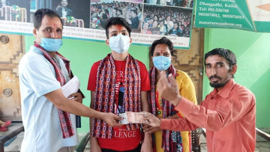 छोराको जन्मदिनको अवसरमा मानवसेवा आश्रमलाई सहयोग