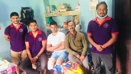 रेलले दुबै खुट्टा गुमाएका युवकलाई आर्थिक सहयोग