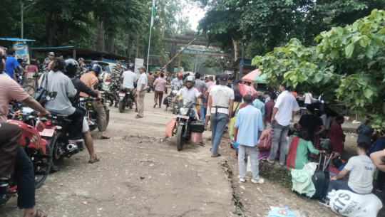 दशैँ नजिकिएसँगै भारतबाट घर फर्कने नेपालीको लर्को