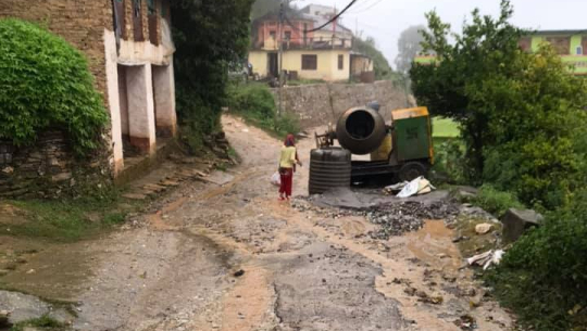 बैतडी सदरमुकामको सडक स्तरोन्नति नहुँदा समस्या