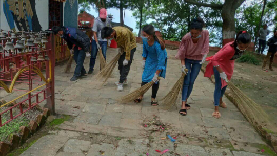 नेपाल स्वमंसेवक संघ डोटीद्वारा शैलेश्वरी मन्दिर सरसफाई