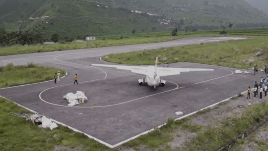 बाजुरामा जहाजको टिकट नपाउँदा यात्रु अलपत्र