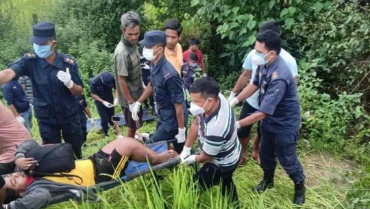 डोटी बस दुर्घटना : मृतक तीनै जनाको सनाखत, १२ जनाको अवस्था गम्भीर