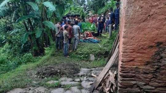 बैतडीमा पहिराेपीडित परिवारलाई राहत वितरण