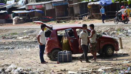 Transport service providers charge 4 times more to drop passengers from Trinagar border