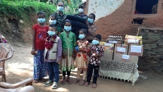 बैतडी: सेनाका मेजर थापाले बेसहारासँग मनाए छोराको जन्मदिन