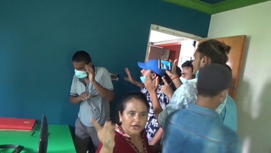 दिनेश सञ्चार गृहमा सांघातिक आक्रमण, पत्रकारमाथि कार्यालयमै कुटपिट(भिडियोसहित)