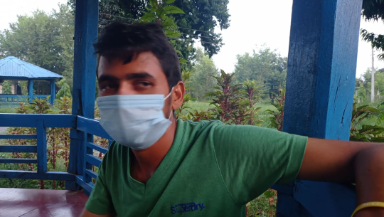 दिनेश खबरको स्टिकर टाँसिएको मोटरसाइलकमा सवार युवक धनगढीमा कुटिए(भिडियो)