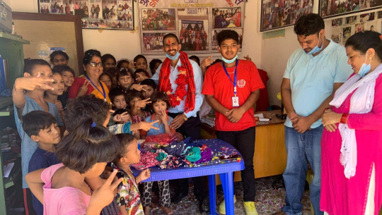 जन्मदिनको अवसरमा पत्रकार भट्टद्वारा सेभ हाउसका किशोरीलाई सहयोग