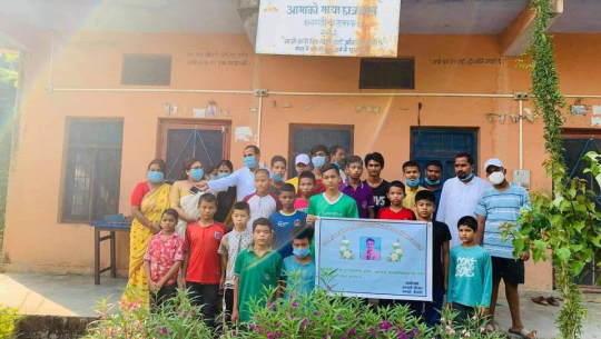 उद्योगपति दान पालीको पुण्यतिथीमा आमाको माया छात्राबासलाई खाद्यान्न सहयोग