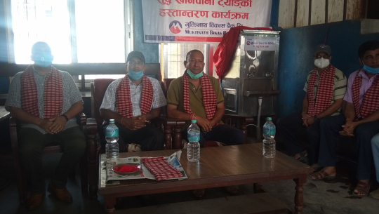 मुक्तिनाथ विकास बैंकद्धारा धनगढी बसपार्कमा खानेपानीको ट्याङ्की स्थापना
