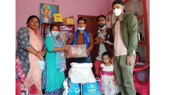 जन्मदिनको अवसरमा दृष्टि फाउन्डेसनलाई खाद्यान्न सामग्री सहयोग