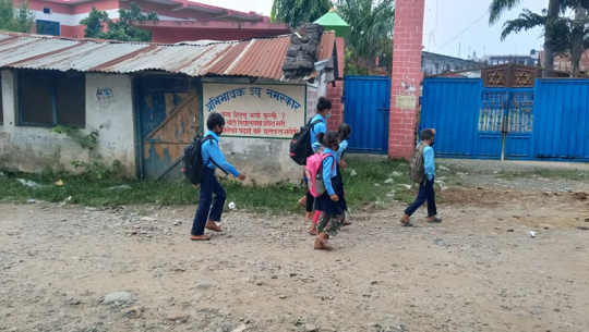 कैलालीका टोलटोलमा शिक्षक पठाएर पठनपाठन सुरु