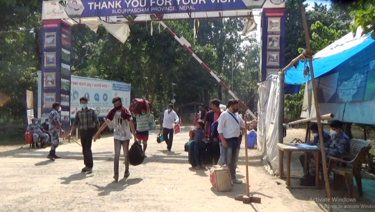 गौरीफन्टा नाकामा रिक्सा चालक मनपरी भाडा असुल्दै, स्थानीय प्रशासन बेखबर