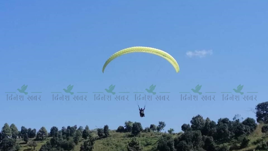 सुदूरपश्चिममा नियमित रुपमा प्याराग्लाइडिङ सञ्चालन, उड्ने होइन त रुबसकाँडाबाट ?
