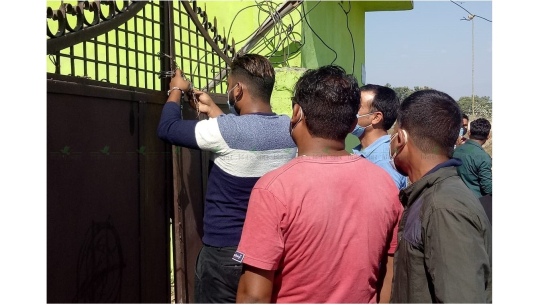 धनगढीको कब्रिस्तानमा तालाबन्दी