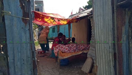 धनगढीमा चिहानघाटमै बन्देज लगाएपछि २४ घण्टादेखि मुस्लिम पुरुषको शव घरमै