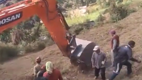 बैतडीमा महिलामाथि डोजर चलाउने ड्राइभर पुर्पक्षका लागि थुनामा