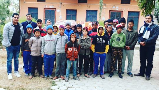 ह्युमानिटी फाउण्डेसनद्धारा आमाको माया छात्रवासका बालबालिकालाई १५ वटा सिरक प्रदान