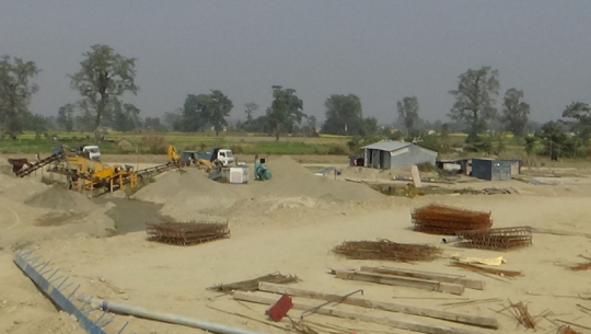 कैलालीमा नियमनकारी निकायकै संरक्षणमा मापदण्ड विपरित क्रसर उद्योग निर्बाध रुपमा चल्दै