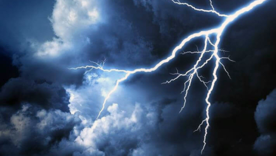 कञ्चनपुरमा चट्याङ लागेर दुई जना घाइते