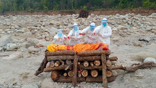 धनगढीमा कोरोनाबाट मृत्यु भएका पुरुषको शव व्यवस्थापन