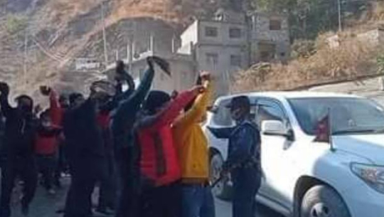 बझाङमा मन्त्री ठगुन्नालाई कालो झण्डा