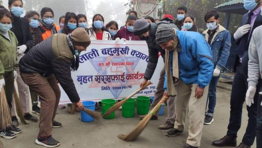 कैलाली बहुमुखी क्याम्पस स्थापना दिवसको अवसरमा सरसफाई