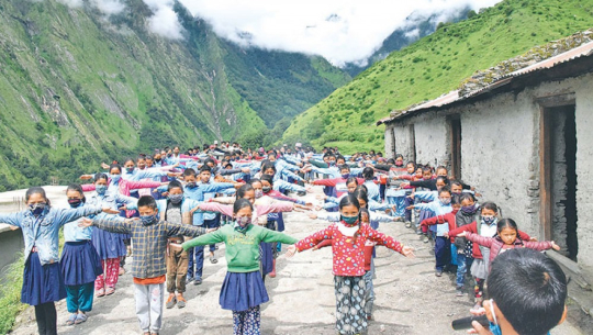 विद्यार्थी र शिक्षक एकाएक बिरामी पर्न थालेपछि बझाङको धुली मावि बन्द