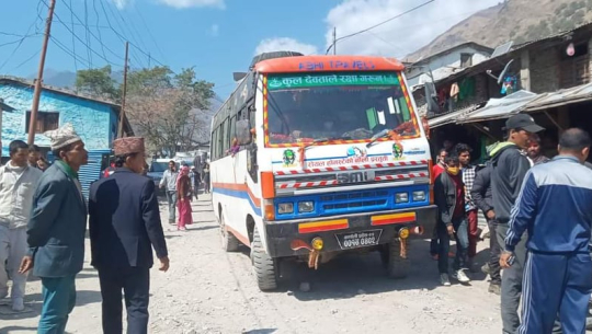बाजुराको दुर्गम क्षेत्र कोल्टीमा पहिलो पटक बस पुग्यो