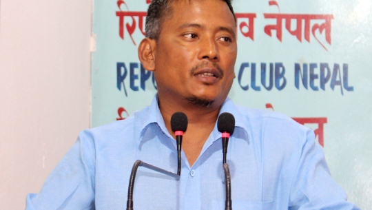 लक्ष्मण थारु सहित नागरिक उन्मुक्ति पार्टीका संस्थापक नेताहरु रास्वपा प्रवेश गर्दै 