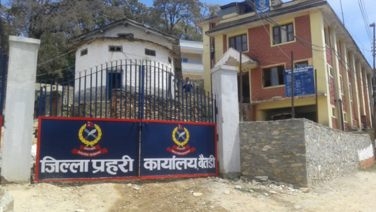 बैतडीका संक्रमित युवकको सम्पर्कमा आएका ३२ प्रहरी सहित ४६ जनाको स्वाब संकलन