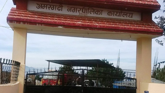 डडेल्धुरा : स्वास्थ्यकर्मी घरदैलोमा