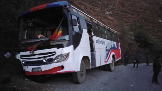 बैतडीमा बस दुर्घटना हुँदा ५ जना घाइते