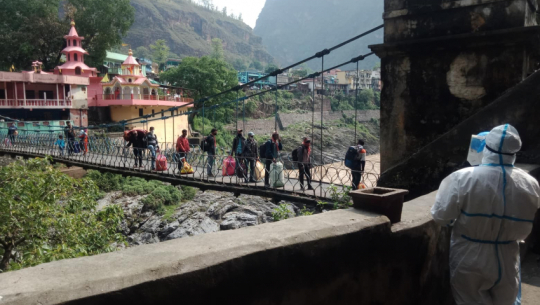 1,048 locals enter from Nepal-India border