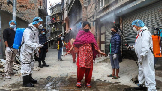 कीटनाशक झोलको प्रयोगः असावधानीले निम्त्याउला जोखिम