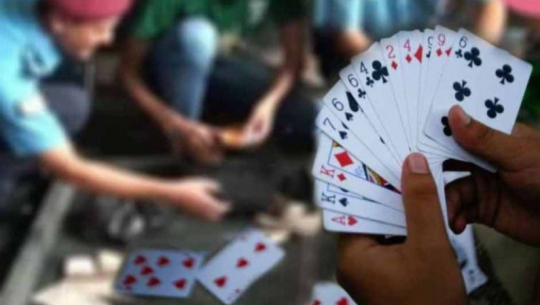 डोटीमा जुवाखालबाट करिब २ लाखसहित ५ जना पक्राउ