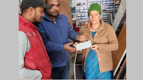 डडेल्धुरा चेम्बर अफ कर्मशद्वारा आलोक मल्टी कन्सर्नलाई आर्थिक सहयोग