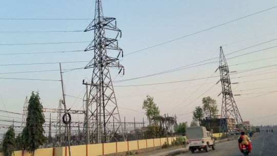 ‘६ लेनमै उभिएको १३२ केभी विद्युत प्रसारण टावरले झस्काउँछ’