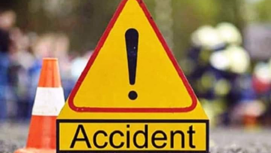 धनगढीमा मोटरसाईकलकाे ठक्करबाट ३ जना घाइते