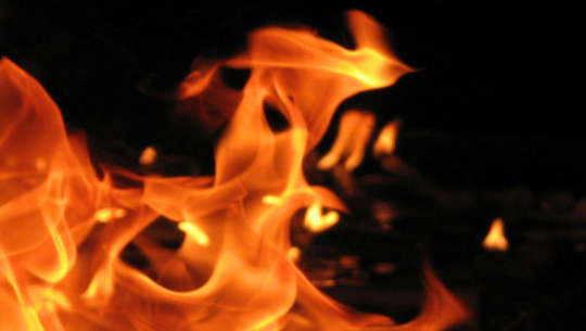 बैतडीको एक घरमा आगलागी 